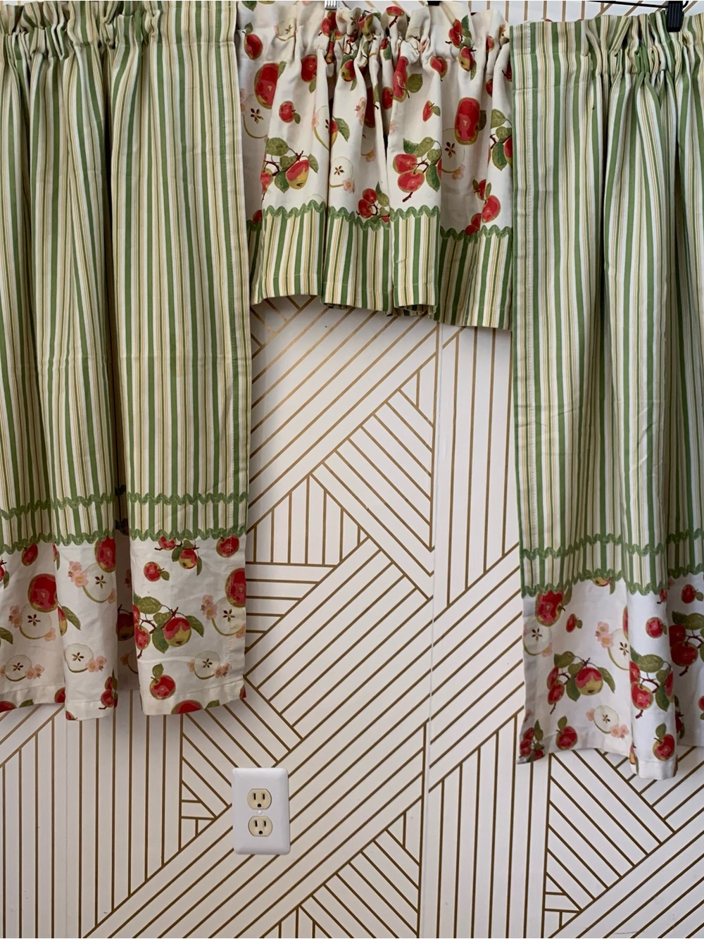 Vintage Cottagecore striped apples & apple blossom print kitchen curtains VTG